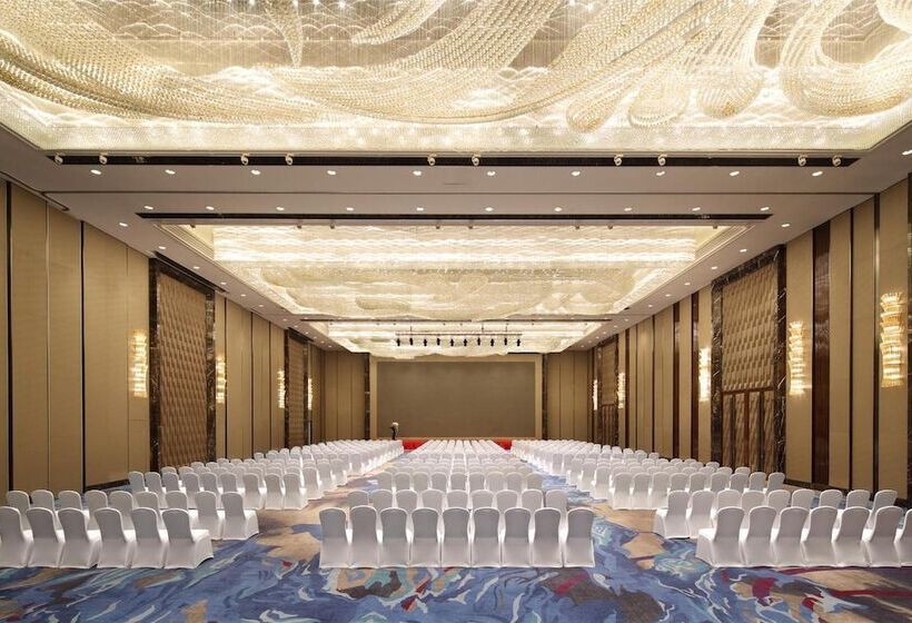 Отель Wanda Realm Siping