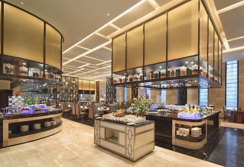 Отель Wanda Realm Siping