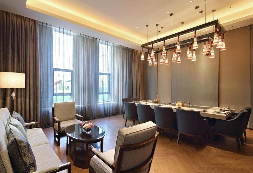 Отель Wanda Realm Siping