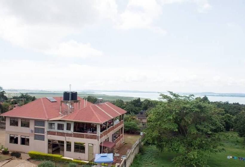 استراحتگاه Santa Maria Hotel Entebbe