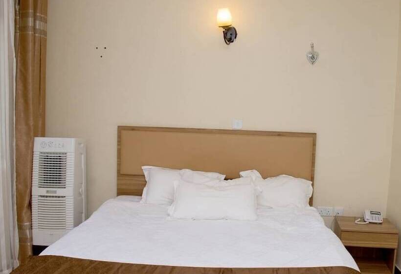 استراحتگاه Santa Maria Hotel Entebbe