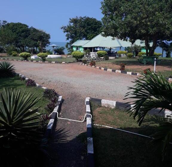 Abuesi Beach Resort