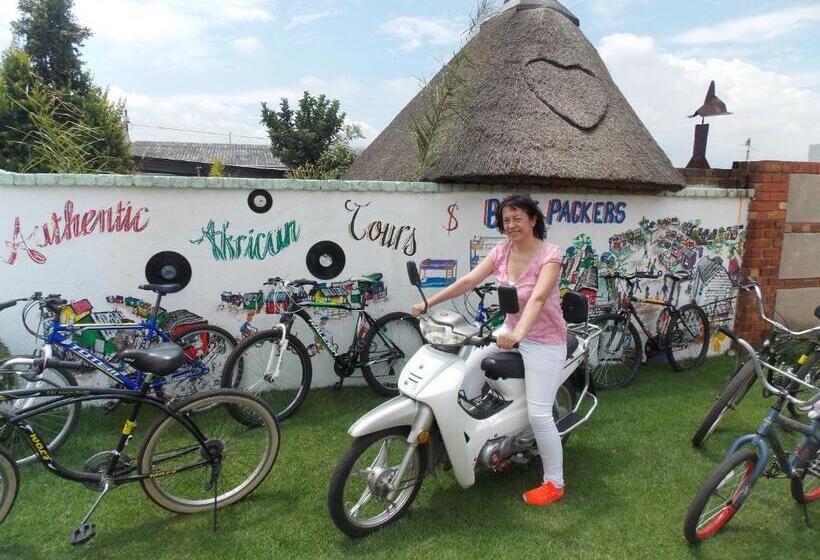 הוסטל Authentic Bicycle Tours And Backpackers