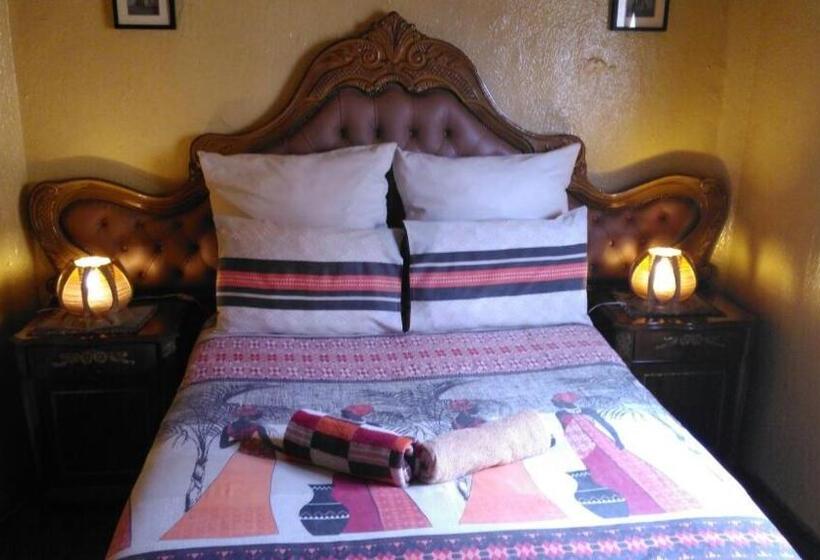 הוסטל Authentic Bicycle Tours And Backpackers