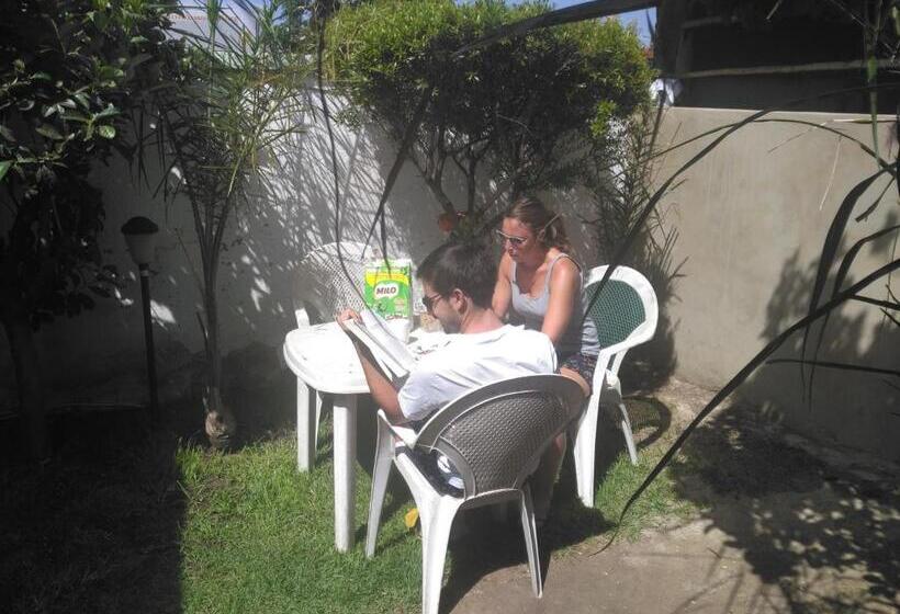 הוסטל Authentic Bicycle Tours And Backpackers