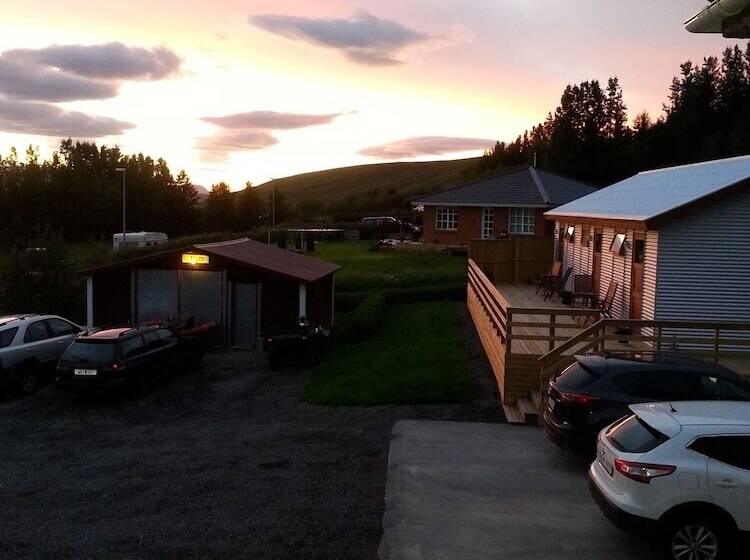 تختخواب و صبحانه Guesthouse Hvitafell