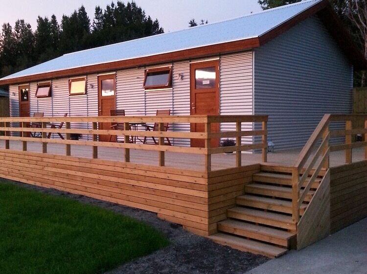 تختخواب و صبحانه Guesthouse Hvitafell