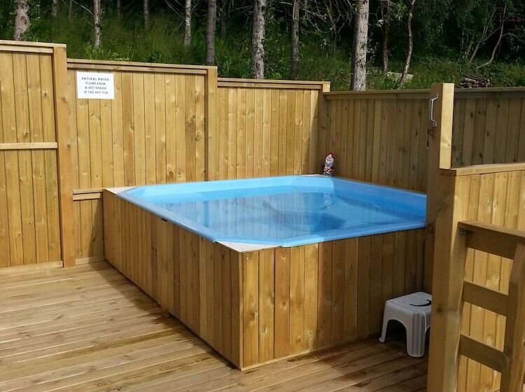 تختخواب و صبحانه Guesthouse Hvitafell