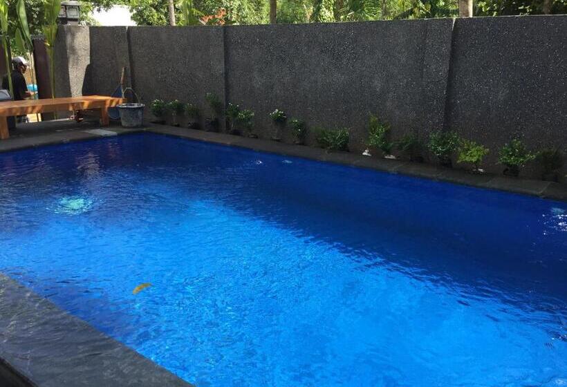 تختخواب و صبحانه Lazy Inn Kuta Lombok