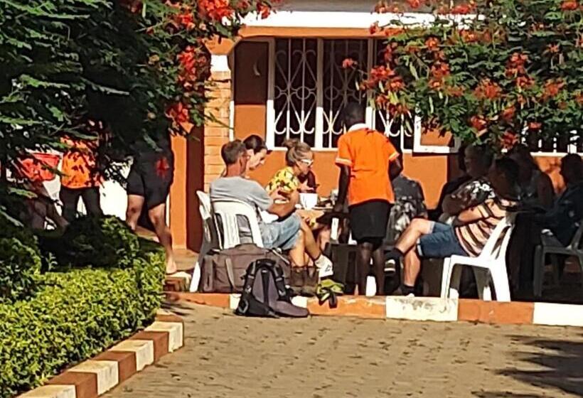 تختخواب و صبحانه Lucia Villas Mbale