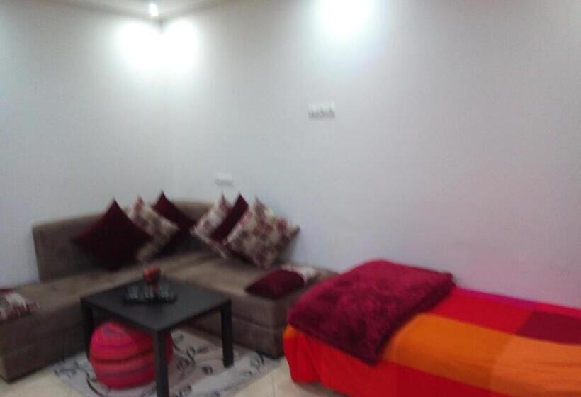 تختخواب و صبحانه Studios Taha