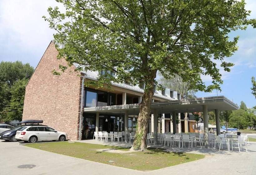 בית מלון כפרי Alsóörs Marina