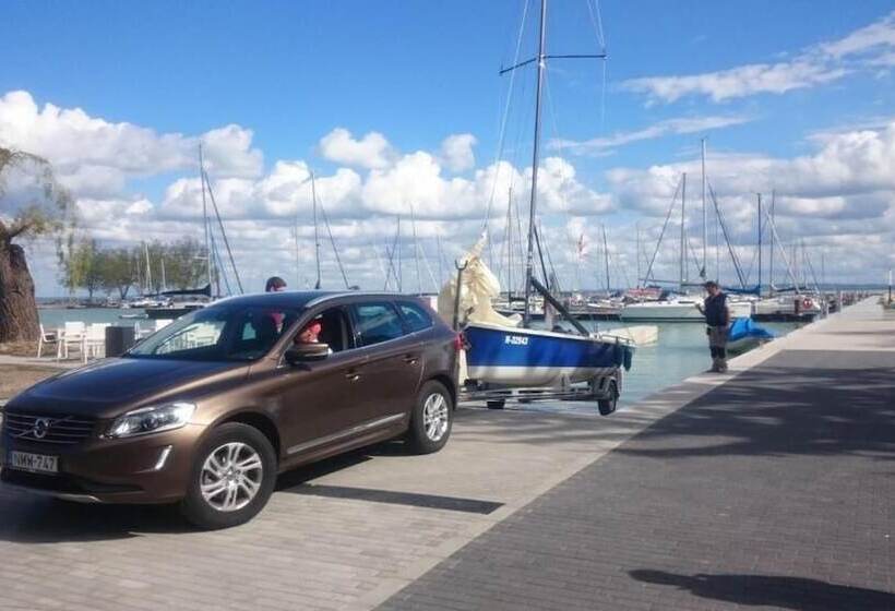 בית מלון כפרי Alsóörs Marina