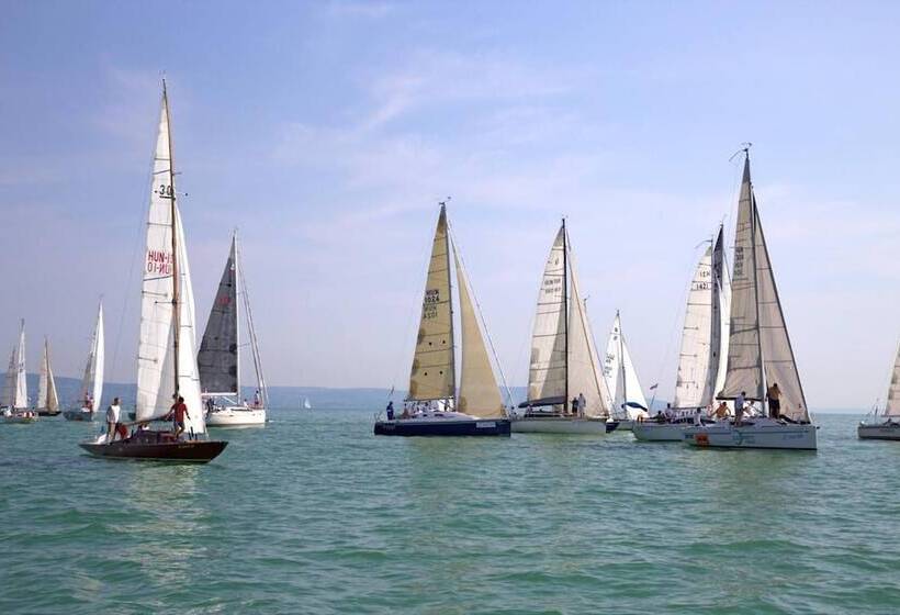 בית מלון כפרי Alsóörs Marina