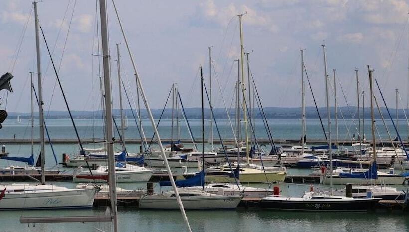 בית מלון כפרי Alsóörs Marina