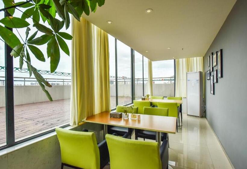 ホテル Jinjiang Inn Haikou Binhai Avenue Qilou Old Street