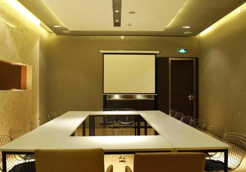 Microtel By Wyndham Kunming City Center