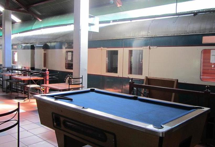 הוסטל Train Lodge