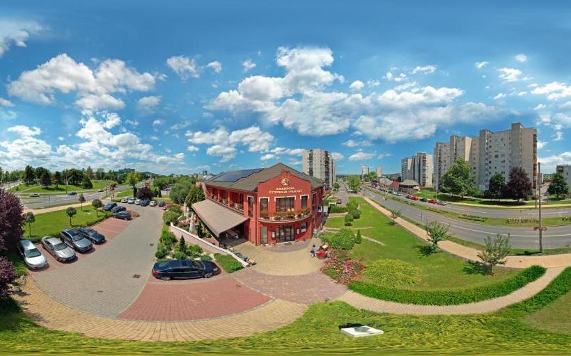 민박 Ambrózia étterem és Panzió