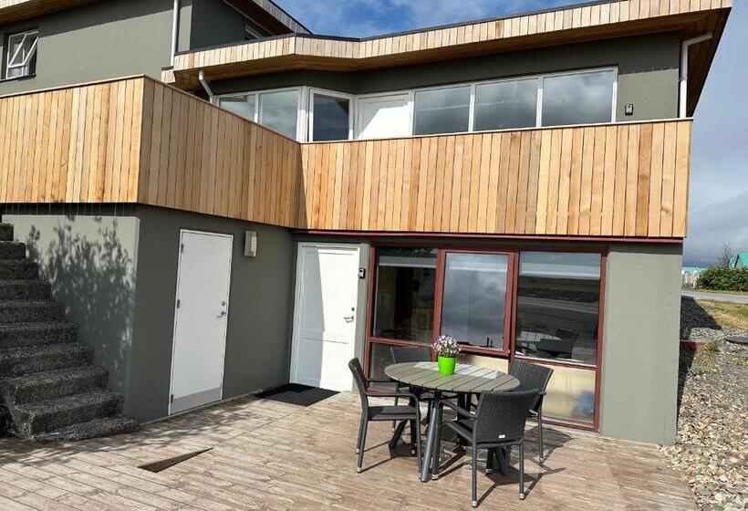 تختخواب و صبحانه Guesthouse Dyngja