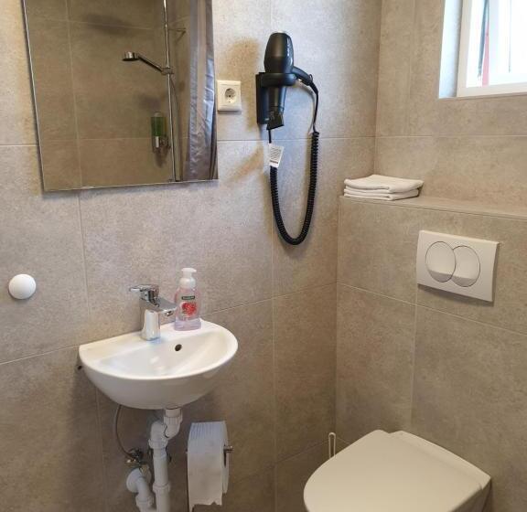 تختخواب و صبحانه Guesthouse Dyngja