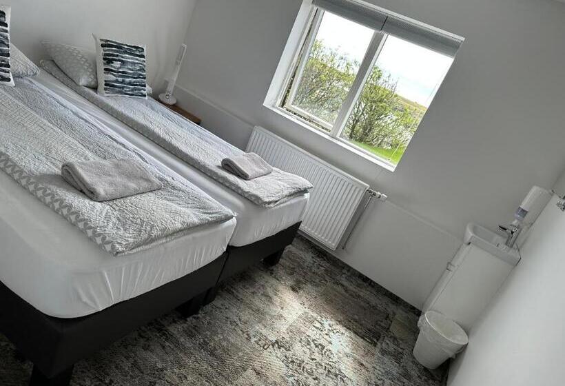 تختخواب و صبحانه Guesthouse Dyngja