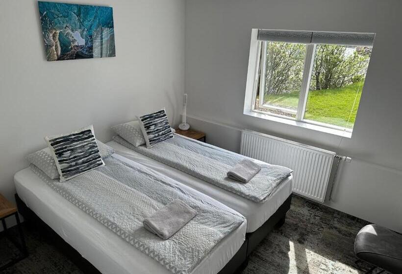 تختخواب و صبحانه Guesthouse Dyngja