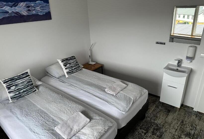 تختخواب و صبحانه Guesthouse Dyngja