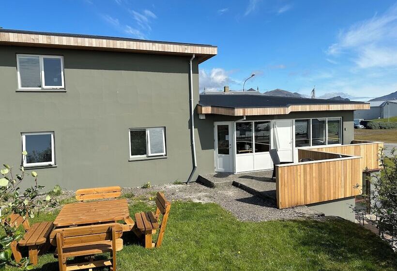 تختخواب و صبحانه Guesthouse Dyngja