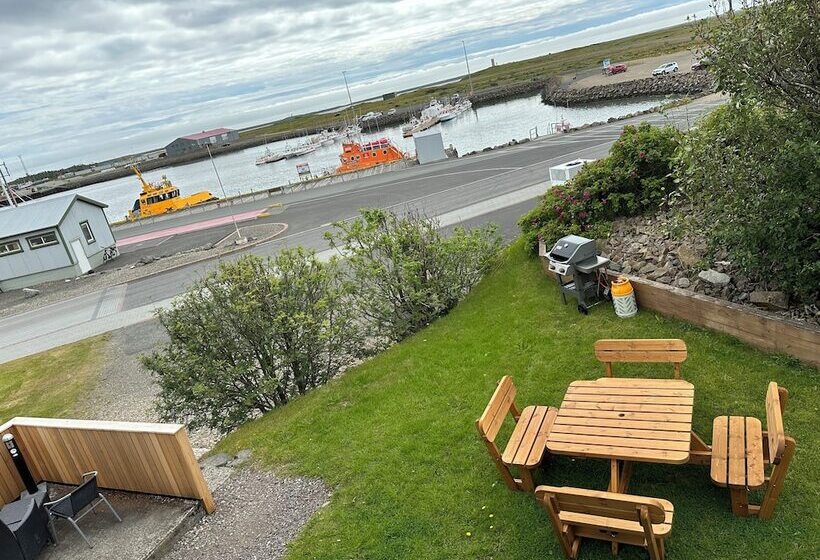 تختخواب و صبحانه Guesthouse Dyngja