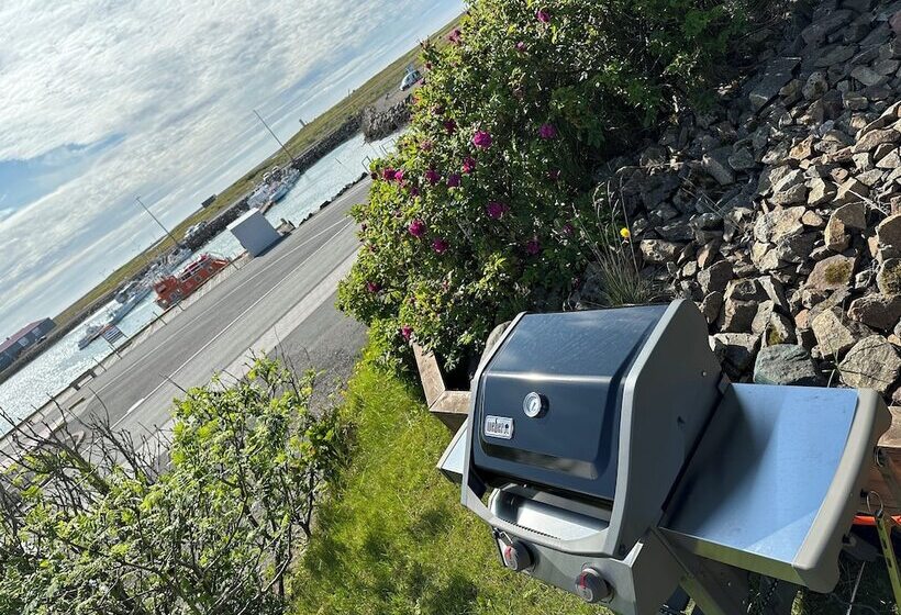 تختخواب و صبحانه Guesthouse Dyngja