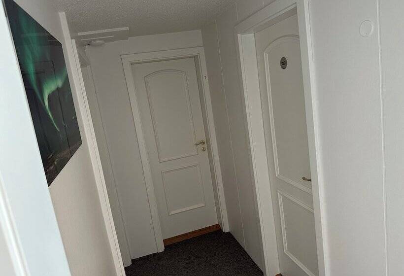 تختخواب و صبحانه Guesthouse Dyngja