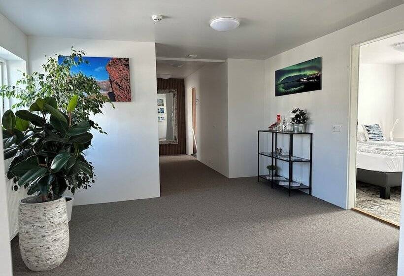 تختخواب و صبحانه Guesthouse Dyngja