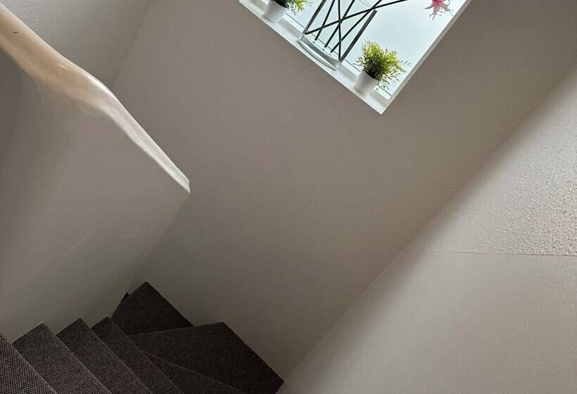 تختخواب و صبحانه Guesthouse Dyngja