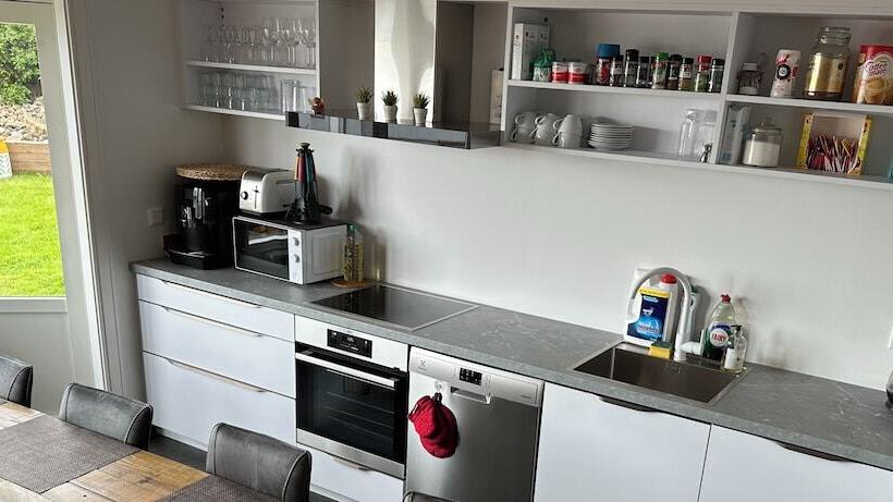 تختخواب و صبحانه Guesthouse Dyngja