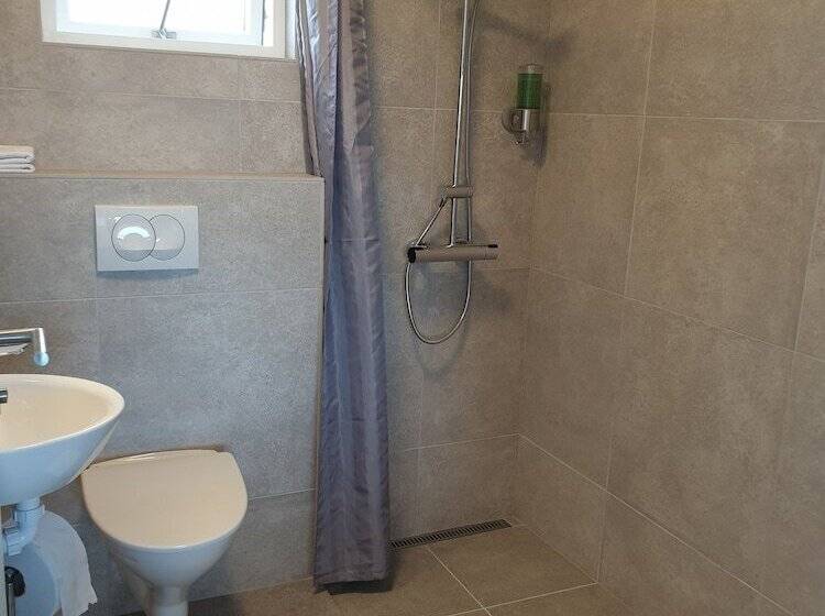 تختخواب و صبحانه Guesthouse Dyngja