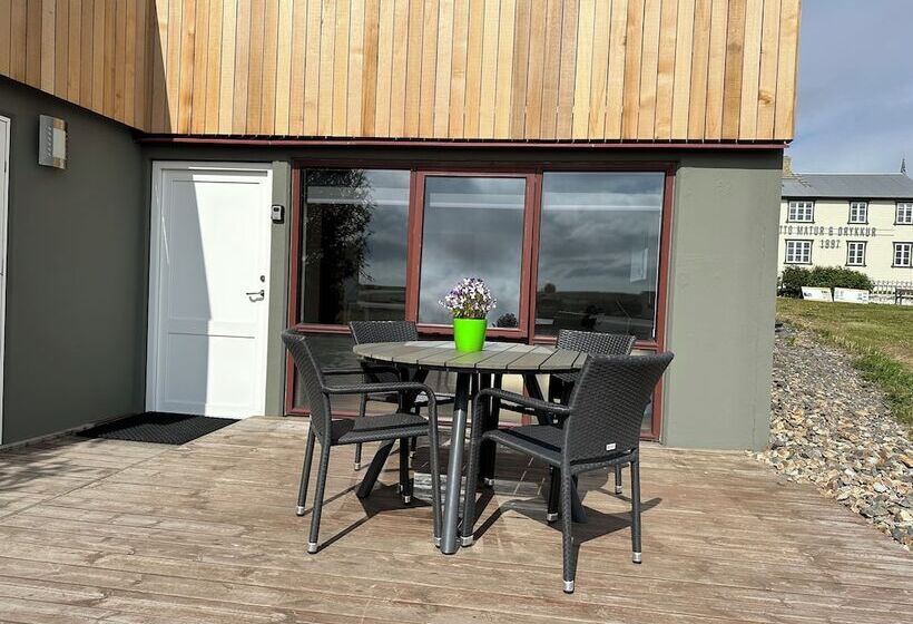 تختخواب و صبحانه Guesthouse Dyngja