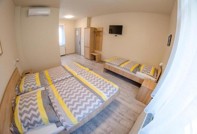 צימר Kolibri Panzió