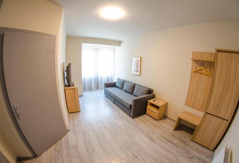 مبيت وإفطار Kolibri Panzió