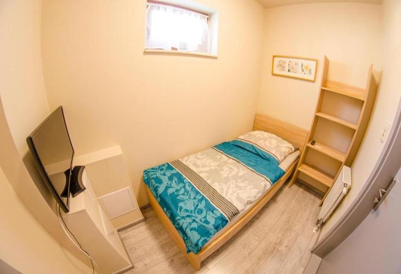 مبيت وإفطار Kolibri Panzió