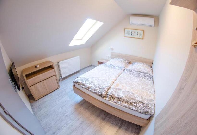 צימר Kolibri Panzió