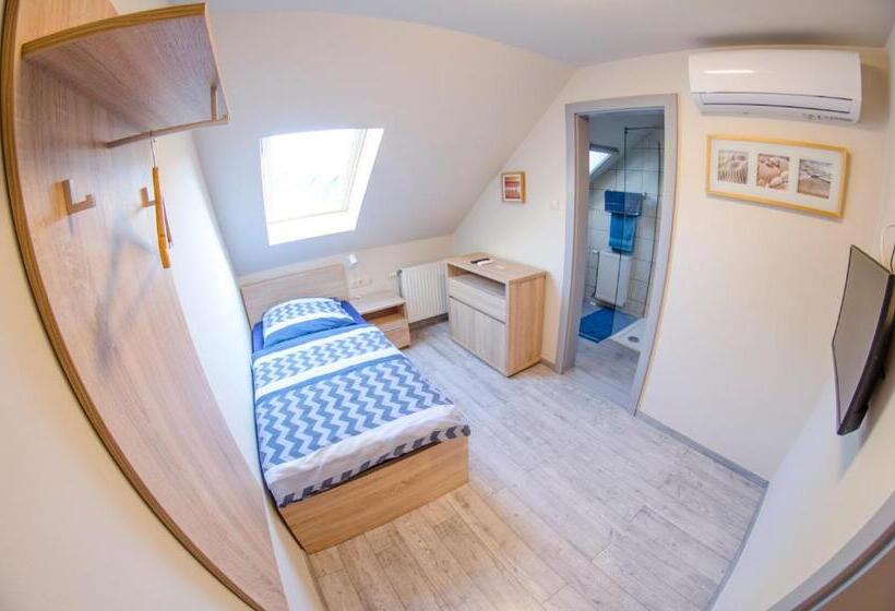 مبيت وإفطار Kolibri Panzió