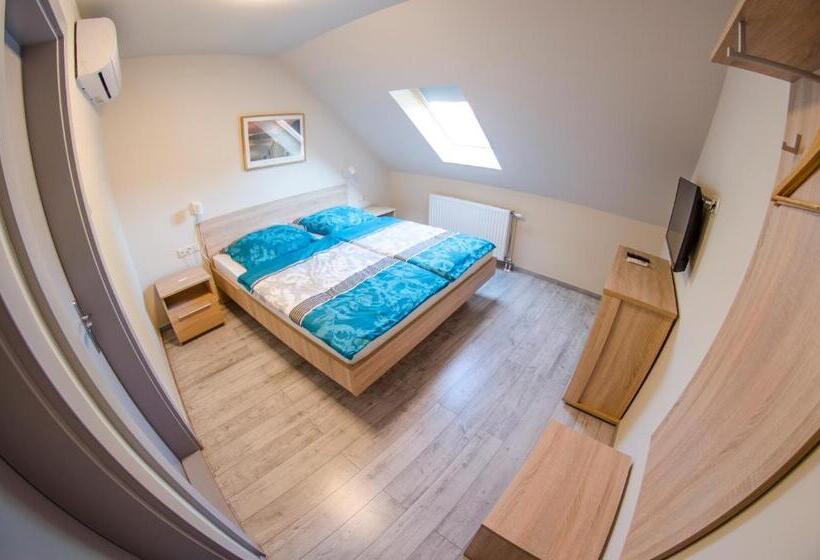 مبيت وإفطار Kolibri Panzió