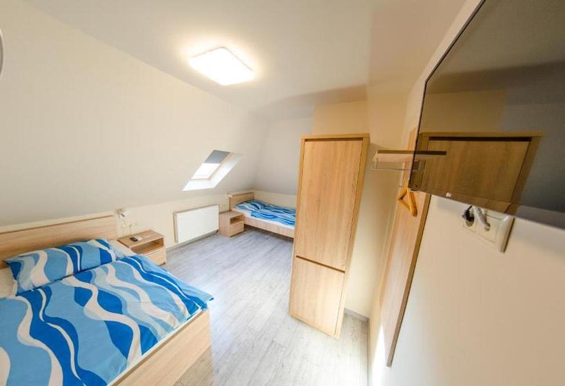 مبيت وإفطار Kolibri Panzió