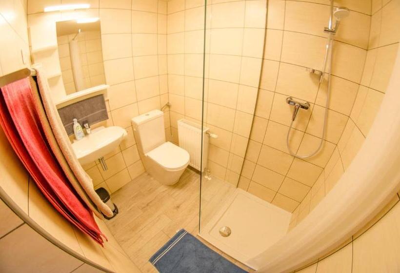 مبيت وإفطار Kolibri Panzió