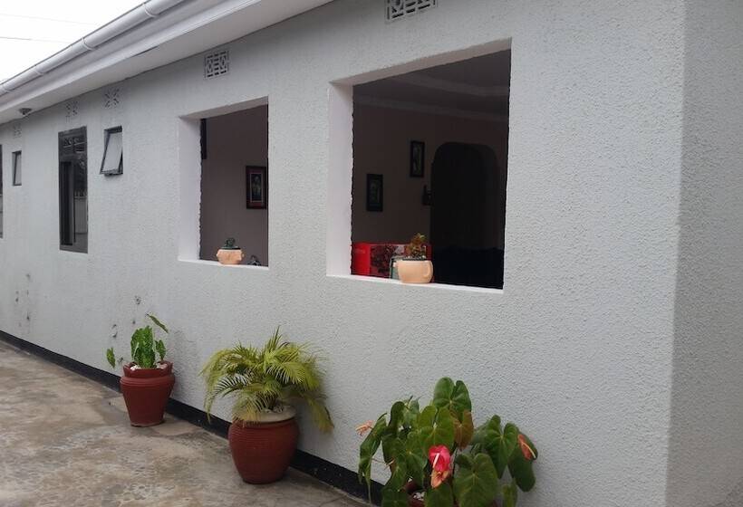 تختخواب و صبحانه Raha Leo Inn