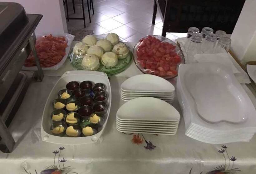 تختخواب و صبحانه Raha Leo Inn