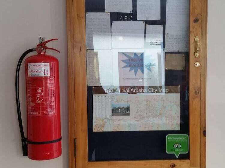 تختخواب و صبحانه Raha Leo Inn