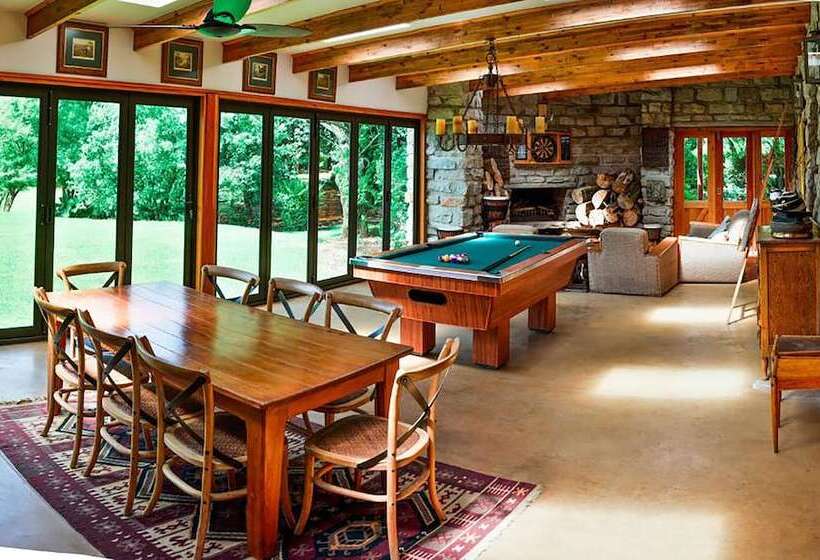 צימר The Farside Country Manor