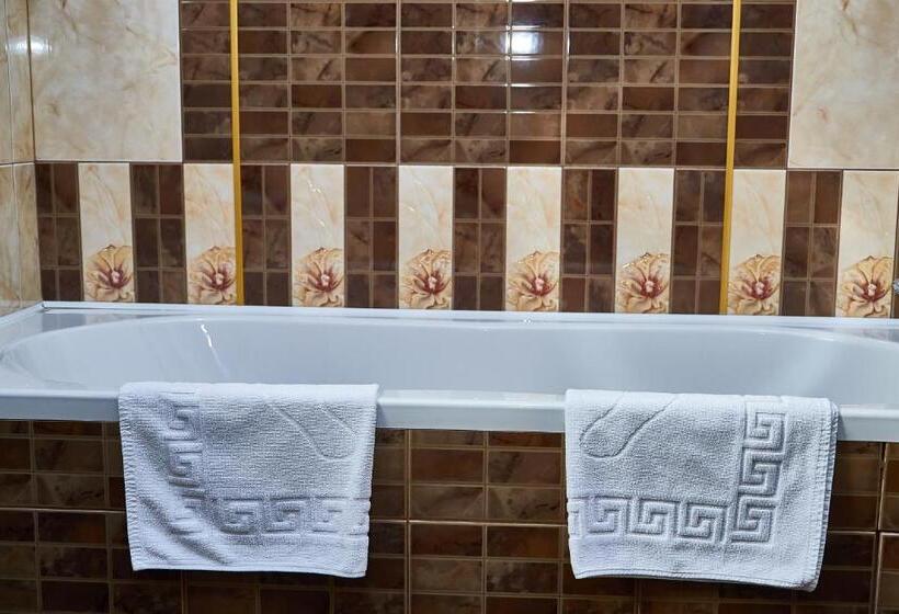 هتل Gostiniy Dvor Non Stop